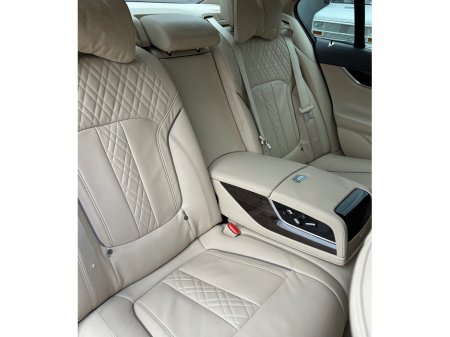 2016 BMW 7 Series - thumbnail 13