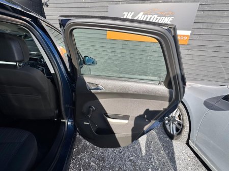 2011 Opel Astra - thumbnail 17