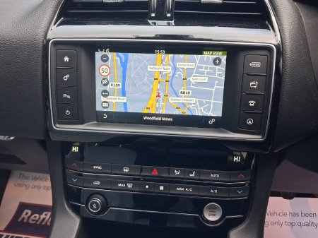 2017 Jaguar F-Pace 2.0 i4 D 180PS Prestige RWD €12,750 thumbnail