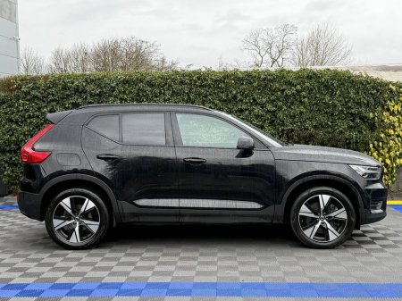 2022 Volvo XC40 R-DESIGN T4 1.5 HYBRID // SERVICE HISTORY // DIAMOND CUT ALLOYS // PARKING SENSORS €27,900 thumbnail