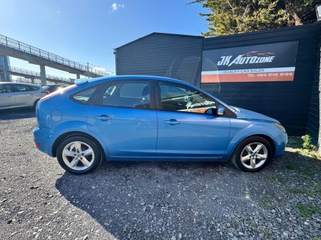 2010 Ford Focus - thumbnail 8