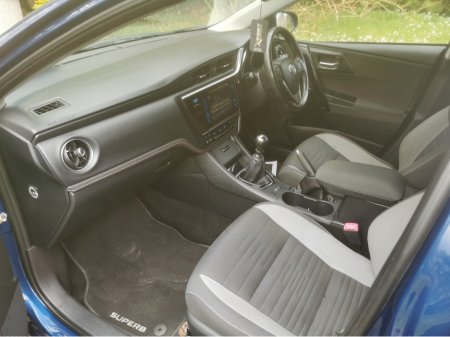 2016 Toyota Auris - thumbnail 17