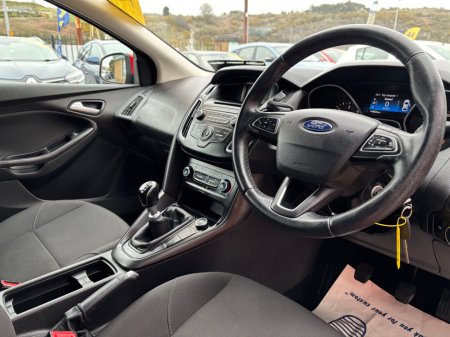 2017 Ford Focus - thumbnail 5