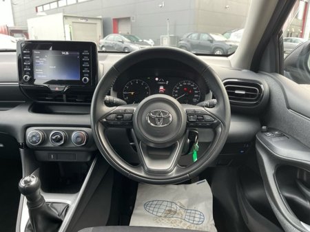 2022 Toyota Yaris 1.0 LUNA 4DR €18,450 thumbnail