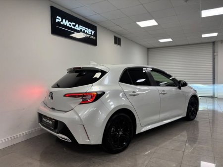 2021 Toyota Corolla 1.8 Hybrid Luna Sport Hatchback €19,750 thumbnail