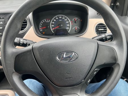 2017 Hyundai i10 - thumbnail 18