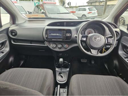 2019 Toyota Yaris - thumbnail 2