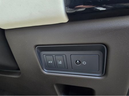 2017 Land Rover Discovery - thumbnail 25