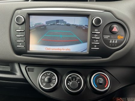 2019 Toyota Yaris - thumbnail 12