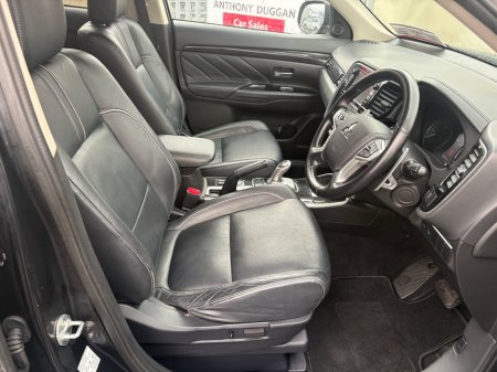 2016 Mitsubishi Outlander PHEV 2.0L MIVEC 4WD 5-Seater Instyle €12,995 thumbnail
