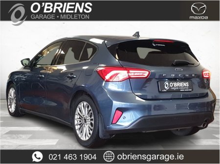 2020 Ford Focus - view 3