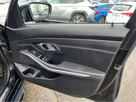 2019 BMW 3 Series 330e M-SPORT AUTOMATIC 2.0 PETROL PLUG IN HYBRID //REVERSE CAMERA//SAT NAV//FULL LEATHER HEATED SEATS// €26,950 thumbnail