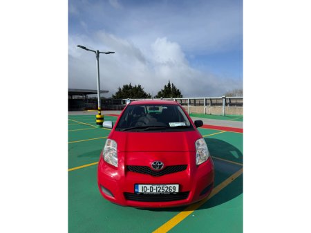 2010 Toyota Yaris - thumbnail 2