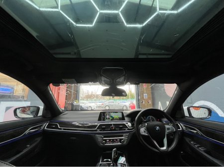 2016 BMW 7 Series 2016 BMW 740E IPERFORMANCE M-SPORT 2.0 AUTOMATIC / CRUISE CONTROL / 360° PARKING CAMERA / ELECTRIC MEMORY HEATED & MASSAGING SEATS / HEATED REAR SEATS / PANORAMIC SUNROOF / PADDLE SHIFTERS AND MORE thumbnail