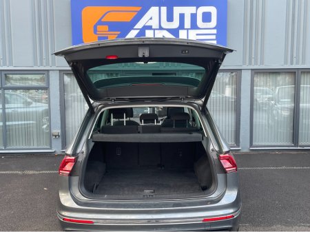 2018 Volkswagen Tiguan HIGHLINE 2.0 TDI 150HP M MANUAL 6SPEED FWD 5DR €24,950 thumbnail
