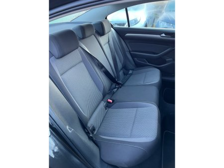 2021 Volkswagen Passat 2.0 TDI 150HP €15,950 thumbnail