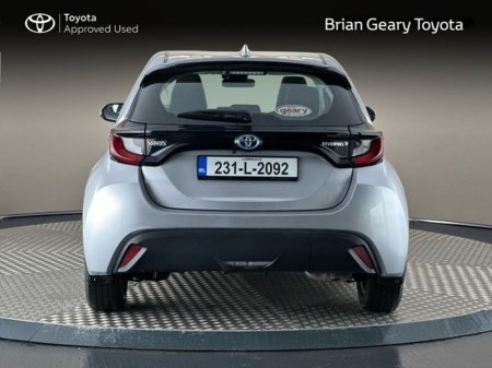 2023 Toyota Yaris HYBRID LUNA €23,950 thumbnail
