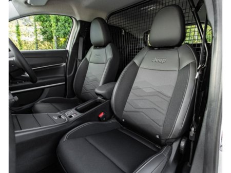 2025 Jeep Avenger E Commercial | Longitude | 54kw  SUMMER SALE €25,250 thumbnail