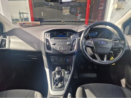 2015 Ford Focus - thumbnail 28