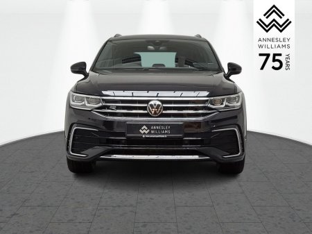 2023 Volkswagen Tiguan Tiguan R-Line Tsi Phev €38,950 thumbnail