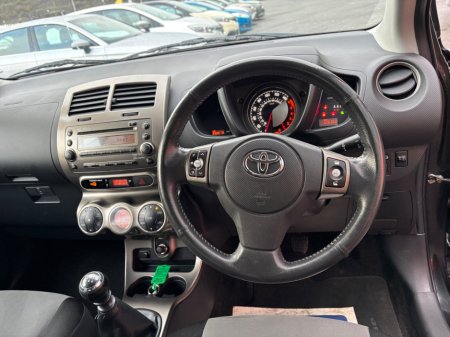 2011 Toyota Urban Cruiser - thumbnail 10