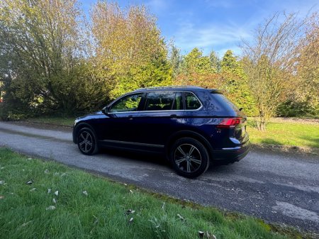 2017 Volkswagen Tiguan - view 4