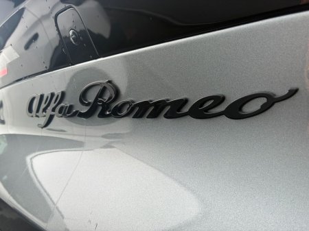 2026 Alfa Romeo Junior Ibrida €44,345 thumbnail