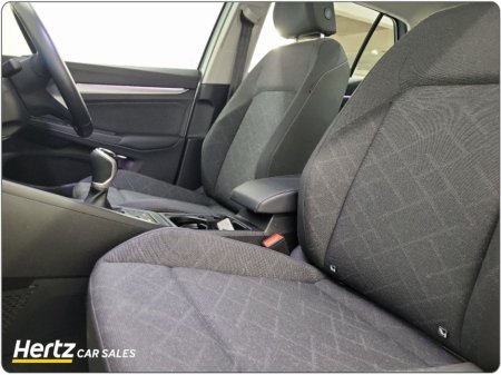 2024 Volkswagen Golf LIFE 110HP Petrol Manual €24,995 thumbnail
