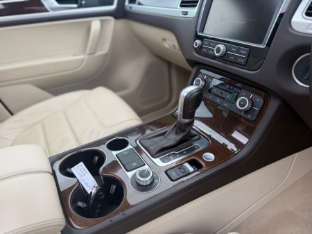 2018 Volkswagen Touareg - thumbnail 16