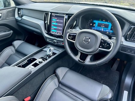 2025 Volvo XC60 - thumbnail 5