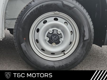 2026 Peugeot Boxer L2 H1 2.2 DIESEL *PLY LINED* Price is Ex Vat €32,350 thumbnail