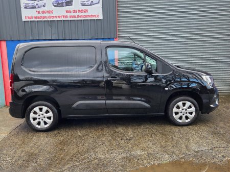 2021 Opel Combo  €12,499 thumbnail