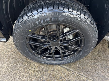 2024 Volkswagen Amarok AVENTURA V6 TDI 4M DC 4MOTION €61,900 thumbnail