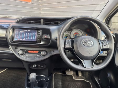 2018 Toyota Yaris - thumbnail 11