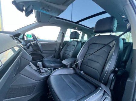 2020 Volkswagen Tiguan HIGHLINE 4MOTION 2.0 TDI // OPENING PAN ROOF // DIAMOND CUT ALLOYS // LEATHER HEATED SEATS €32,950 thumbnail