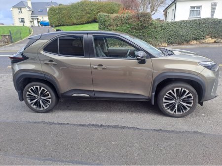 2023 Toyota Yaris - thumbnail 1