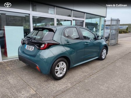 2025 Toyota Yaris - thumbnail 3