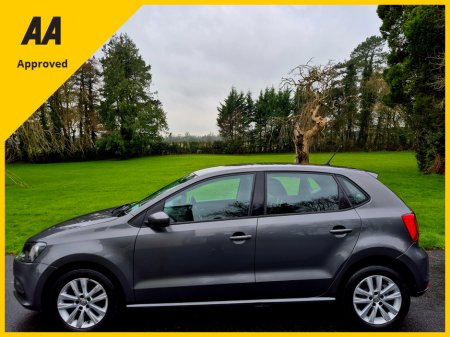 2018 Volkswagen Polo Comfortline 1.0 60HP MANUAL 5SPEED 5DR €11,995 thumbnail