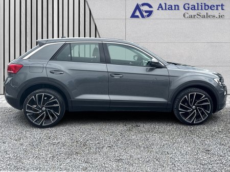 2021 Volkswagen T-Roc - view 3