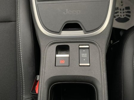 2025 Jeep Avenger 1.2 100Hp Mhev Altitude €28,895 thumbnail