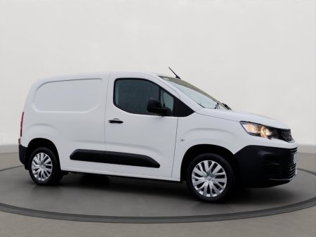2020 Peugeot Partner  €10,995 thumbnail