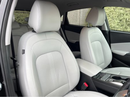 2023 Hyundai Kona KAUAI PREMIUM 64KWH EV //FULL LEATHER//HEATED SEATS AND STEERING WHEEL//REVERSE CAMERA//SAT NAV//KRELL SOUND SYSTEM// €23,950 thumbnail