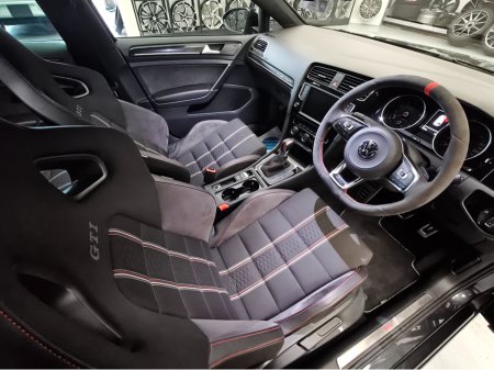 2016 Volkswagen Golf GTI Clubsport Track Edition//LOW KMs €29,450 thumbnail