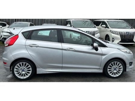 2016 Ford Fiesta - thumbnail 4