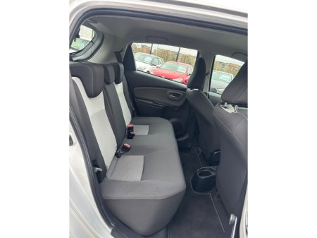 2018 Toyota Yaris - thumbnail 25