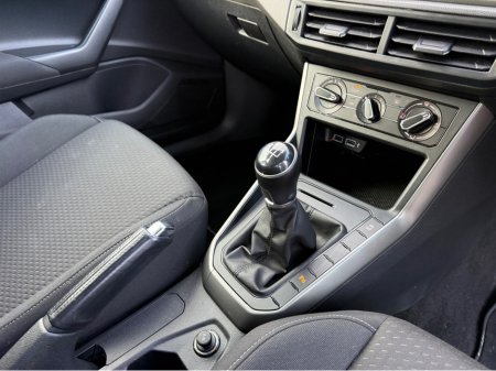 2019 Volkswagen Polo CL 1.0 MANUAL 5SPEED 65HP 5DR €14,950 thumbnail