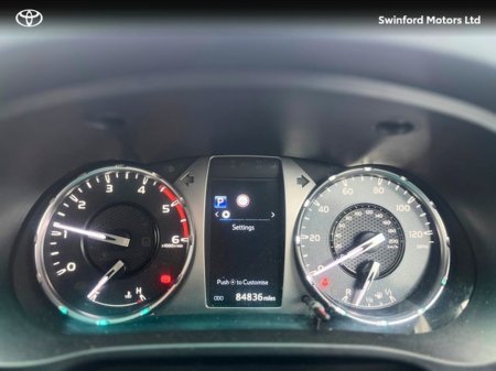 2021 Toyota Hilux - thumbnail 8