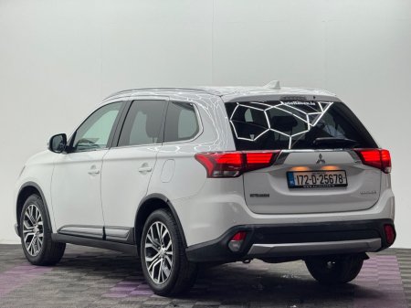 2017 Mitsubishi Outlander - thumbnail 4