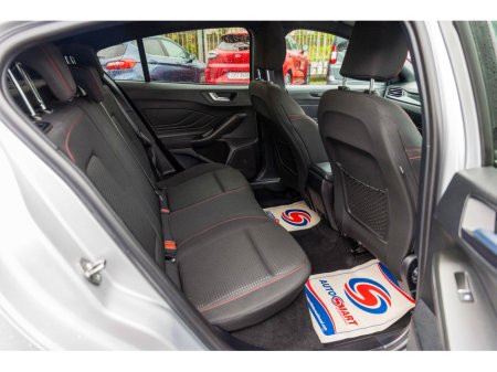 2023 Ford Focus 2023 Ford Focus Silver 1.0L EcoBoost 125PS ST-Line thumbnail