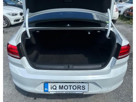 2016 Volkswagen Passat - thumbnail 13